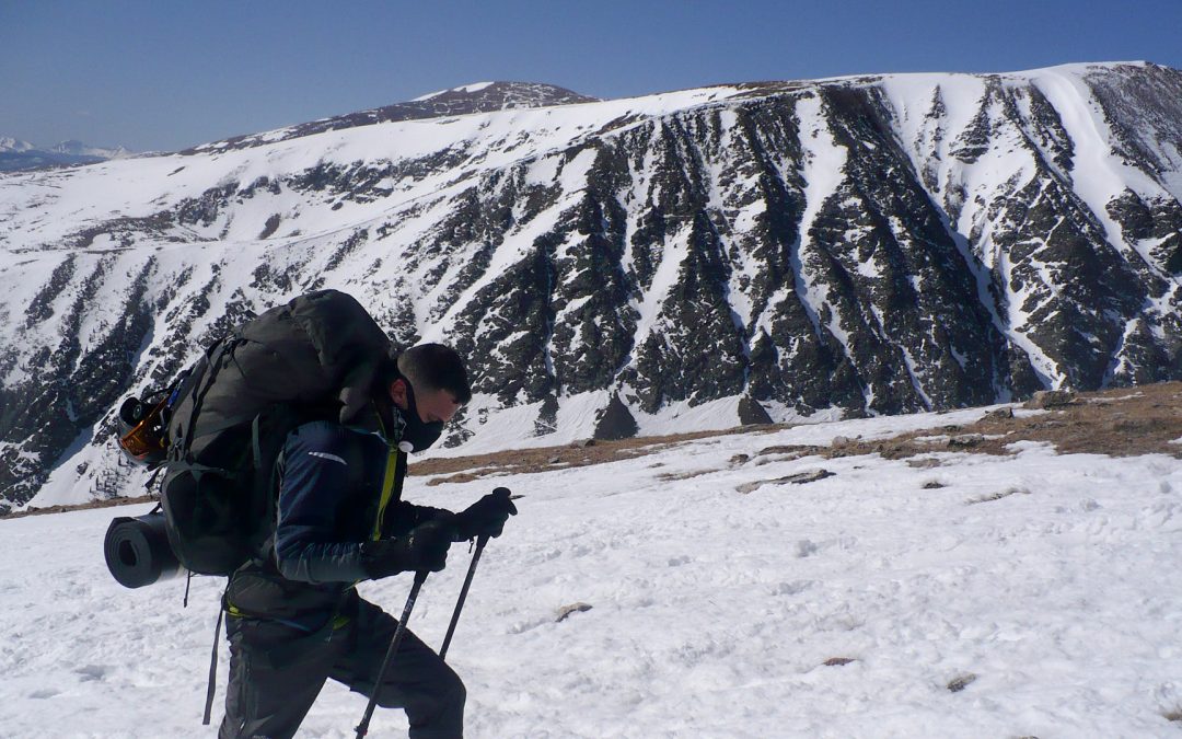 La bandera de First Medical® fue plantada en Castle Peak en Colorado USA