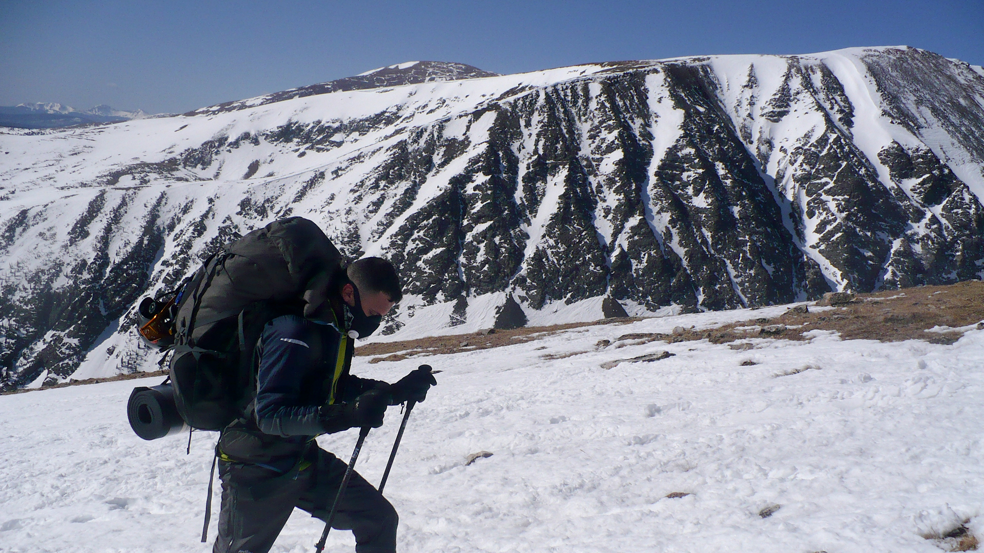 La bandera de First Medical® fue plantada en Castle Peak en Colorado USA