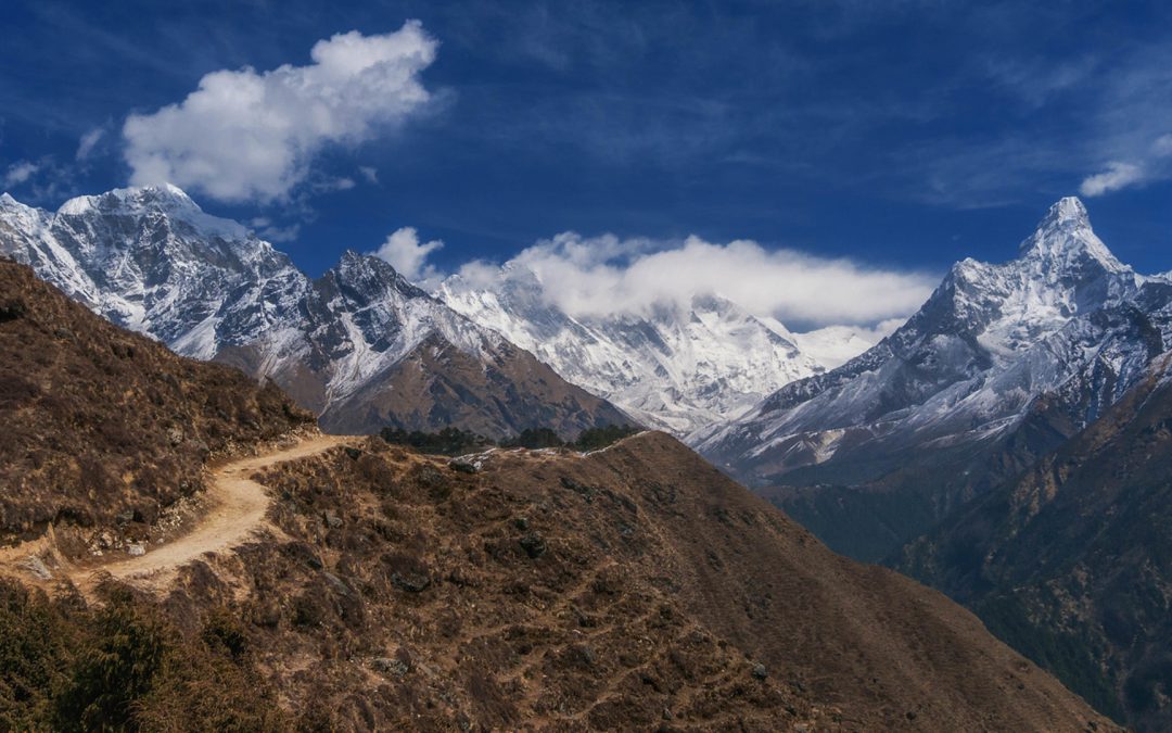 Randy Soler llegando a Namche Bazaar a una elevación de 11,300 pies