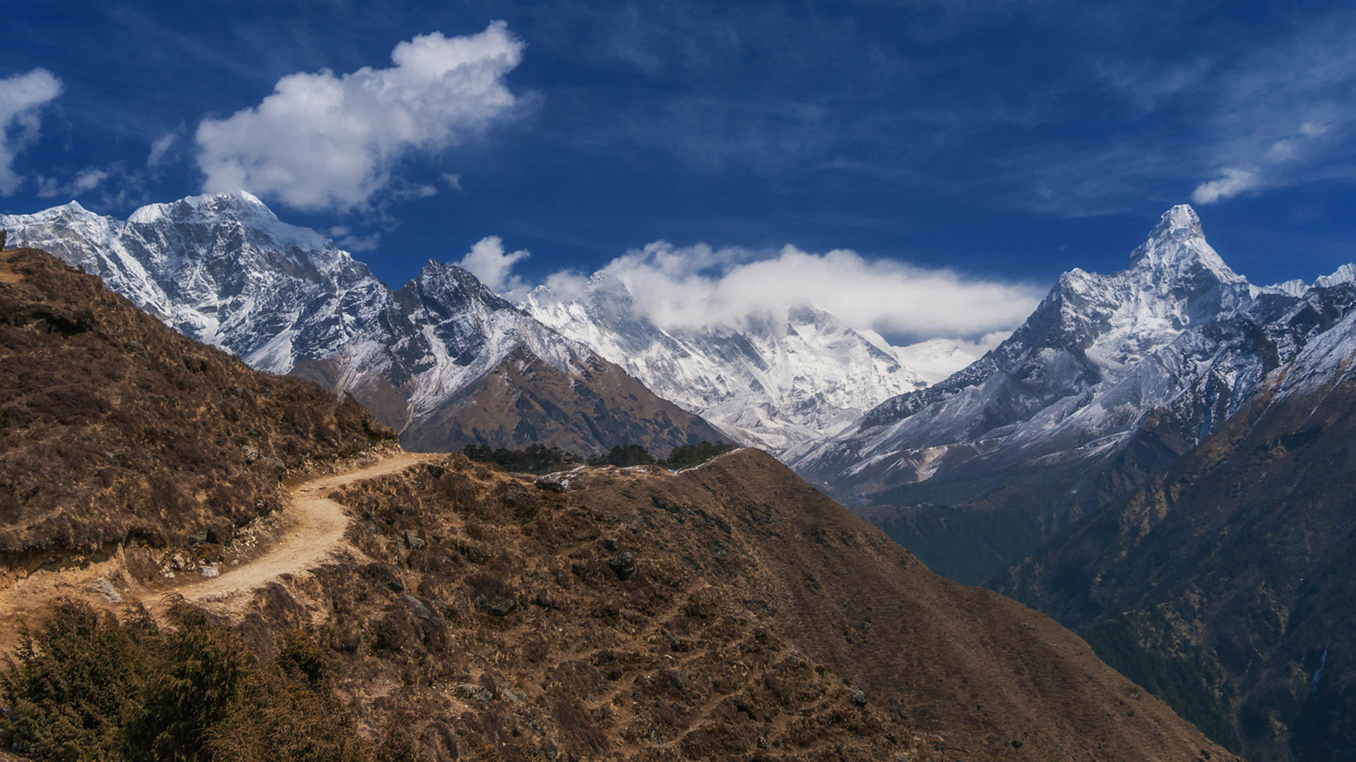 Randy Soler llegando a Namche Bazaar a una elevación de 11,300 pies